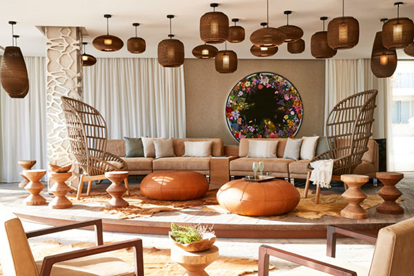 Es ist so weit &ndash; das 7 Pines Resort Ibiza hat seine Tore ge&ouml;ffnet. F&uuml;r uns geht damit ein sehr spannendes und umfangreiches Projekt zu Ende. Das neuer&ouml;ffnete Luxusresort erstreckt sich &uuml;ber ein 56.000 Quadratmeter gro&szlig;es, parkartiges Grundst&uuml;ck am Rande eines Pinienhains.