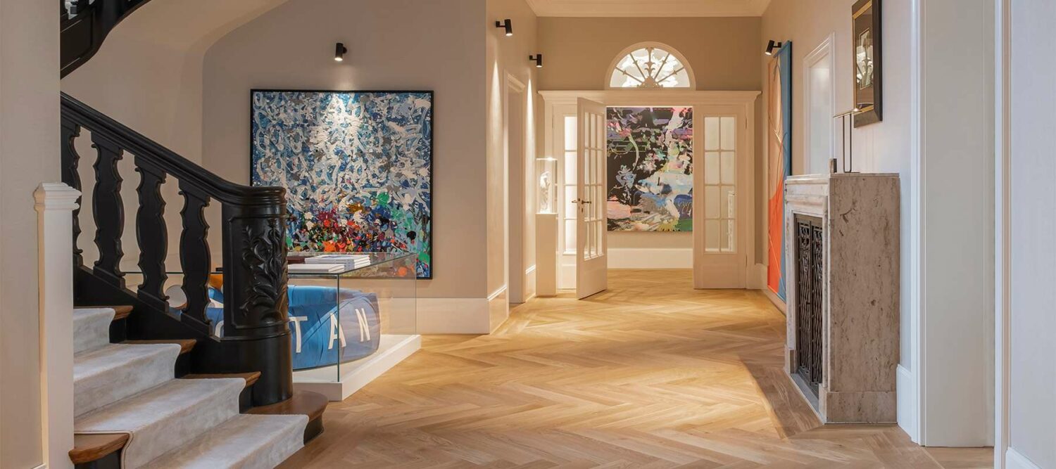 &bdquo;Kunst ist eine Allesk&ouml;nnerin&ldquo; &mdash; Wie Kitzig Design Studios mit Bildern, Fotos und Skulpturen kreative Arbeitsr&auml;ume schafft