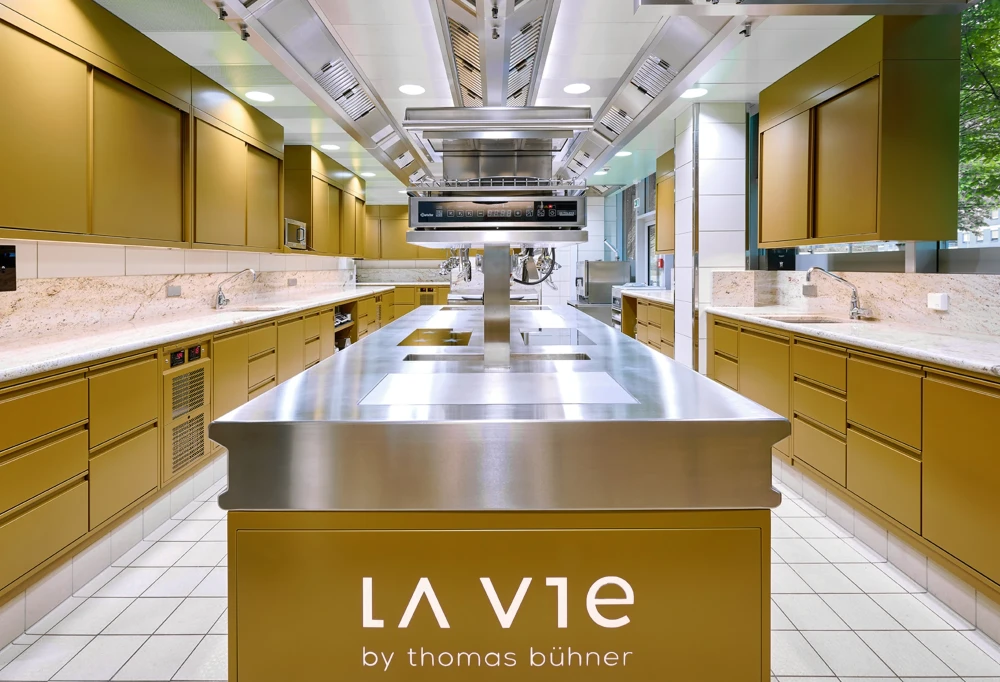La Vie by Thomas B&uuml;hner &mdash; D&uuml;sseldorf, DE